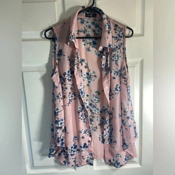 Shein Curve - Sleeveless Blouse - Pink w/ Blue Flowers 🌸 - Picture 6 of 6